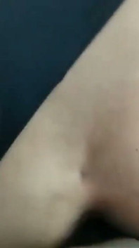 Mi hermanastra cachonda de 18 años me atrevió a follar su apretado coño mojado