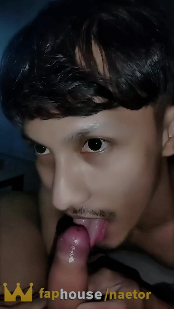 Naetor: Realiza sexo oral en Ladyboys.