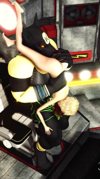 Sesso alieno! Una super bionda calda viene scopata da Anubis sull'aereo