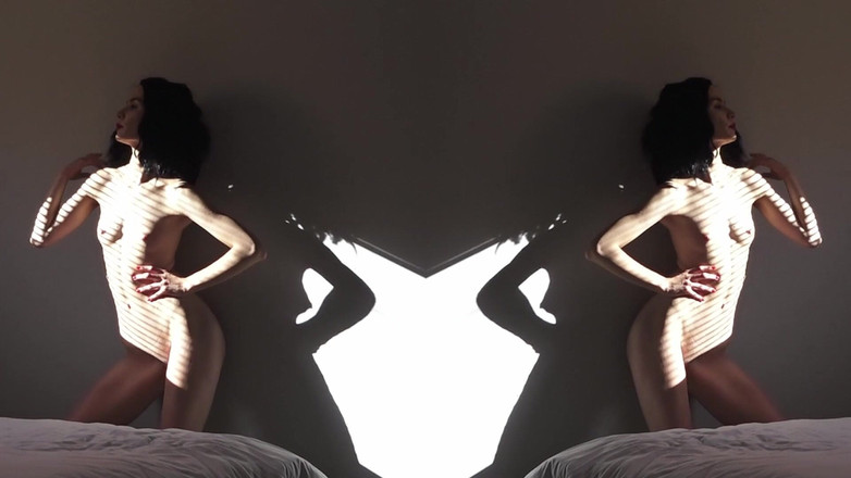 Faith Eros: Nevlastní máma chytí tvůj drobný klitoris - ponížení při masturbaci