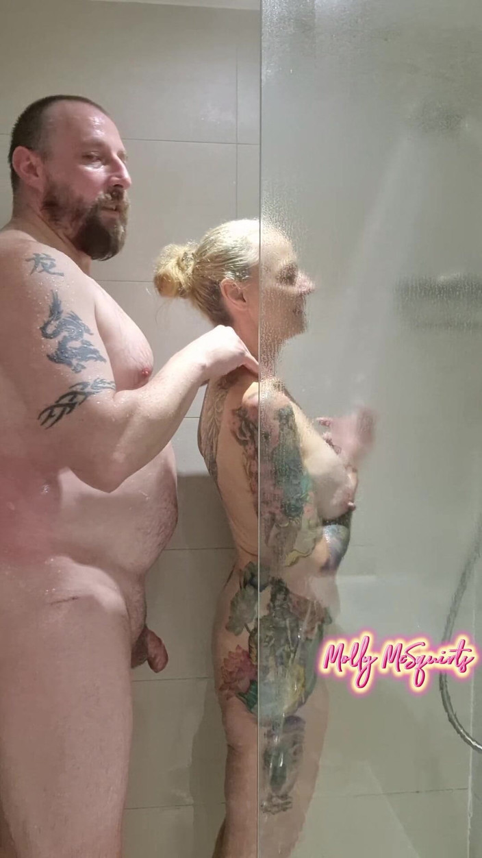 Molly McSquirts: Sprcha a chcaní s Londýňkou