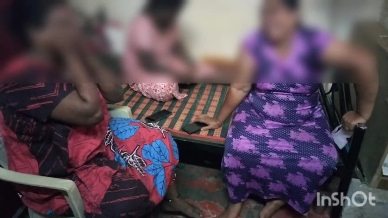 Tamil lesbian: Tre ziette discussione bollente