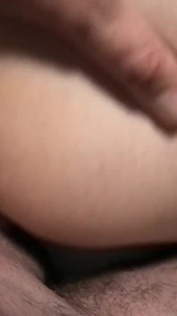 Milf mari viene delicatamente scopata poi succhia e poi punita duramente e prende la sborra di Leo dentro
