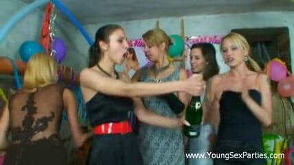 Young Sex Parties: お誕生日おめでとう!