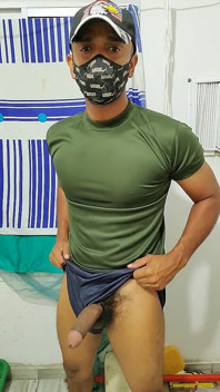 インド軍の男性が彼のコックをけいれんさせる