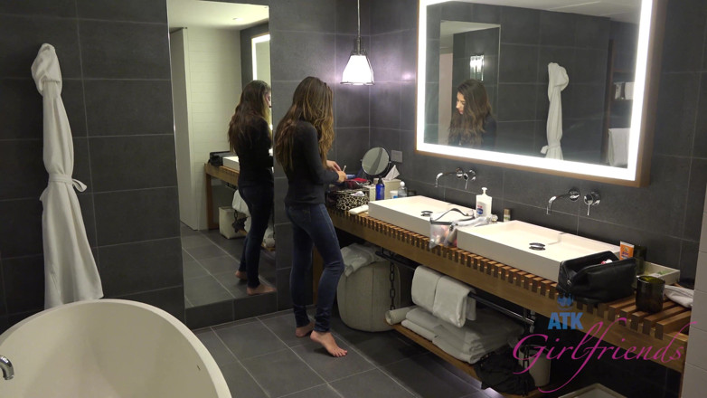 ATK Fans (Girlfriends): Nina North ile Hawaii'de sanal tatil bölüm 4