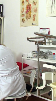 Gyno matang - wanita matang gemuk ditipu oleh pakar ginekologi dan dirakam pada kamera