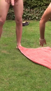 Ekskluzywne wideo Bez siodełka: Gorące seksowne przyjaciółki próbują ekscytującego seksu analnego