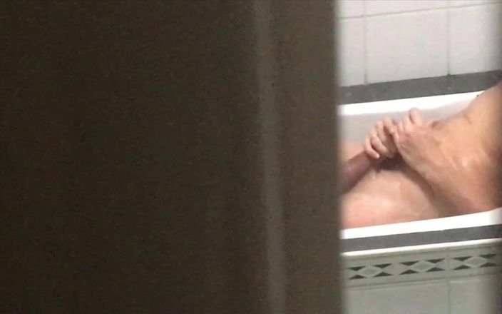 Double-Dutchies: Přistižen při honění v koupelně končí sáním a nepořádnou mrdkou