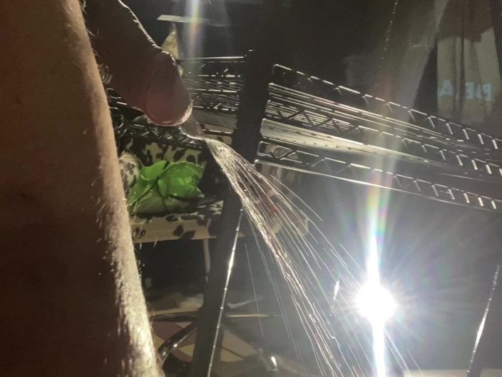 MisterFreak25: Dimensioni del cazzo, maniaco del avocado si fa scopare.