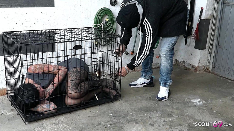 Full porn collection: Orta yaşlı seksi kadın Katrin mastürbasyon makinesiyle hapsediliyor ve çoklu orgazm...