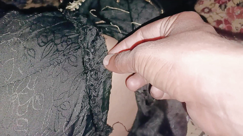 TomatoBig: 素敵な義理の妹が犯された-オイルを塗ることによるアラビアの女の子