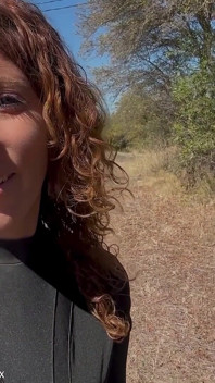 Un Motorista Afortunado Me Ofrece Su Gran Polla Para Un Buen Follar En Su Moto, Al Aire Libre.