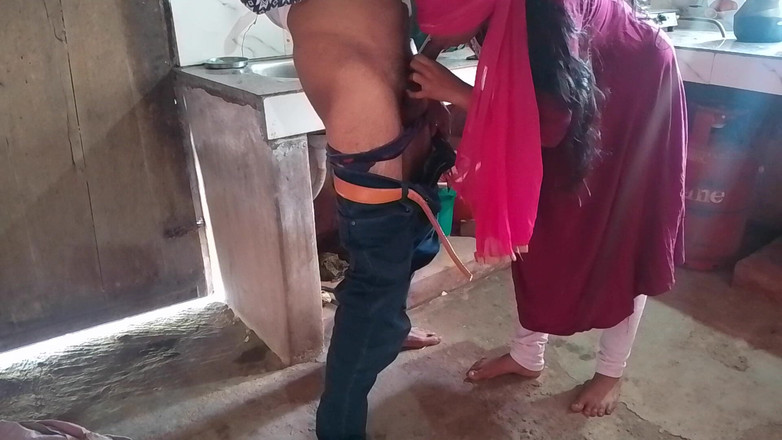 Skydreem1104: Dona de casa indiana gosta de levar o pênis do...