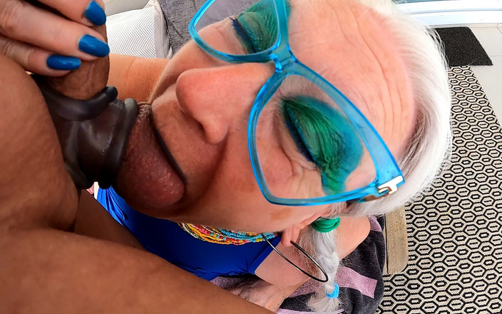 Hotvaleria: Please Cum All Over My Face.