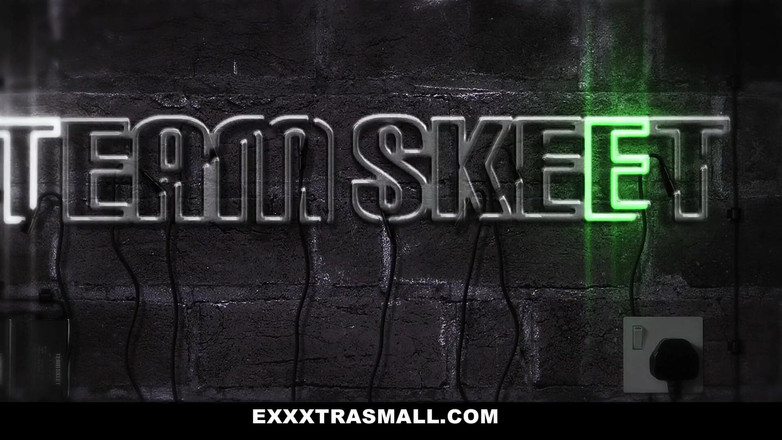 Exxxtra Small: Маленька латина агресивно пестить і трахає