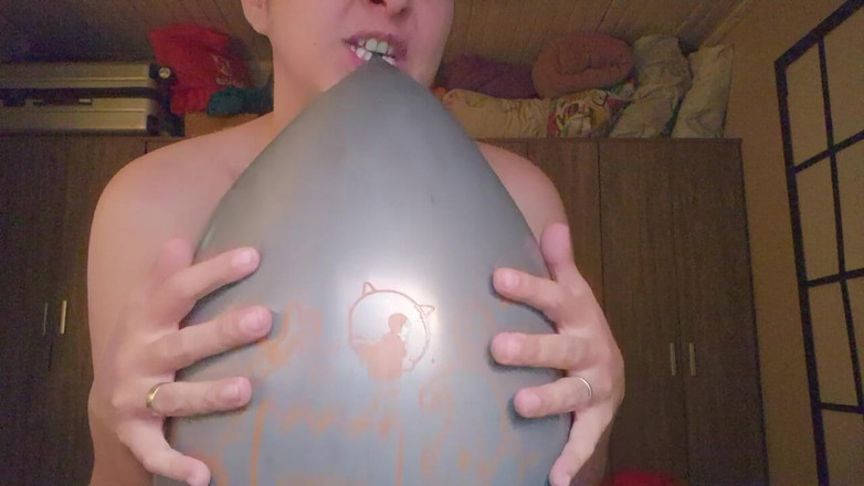 Bunny Looner: Trêu chọc và pop oxydized halloween balloon - bunny looner [lowres]