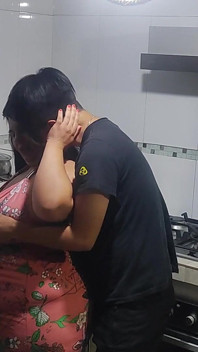 Velký zadek MILF macecha ošukaný, pouze zpomalení fanoušci