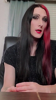 Ivy's Closeup Oleada Dildo Ride