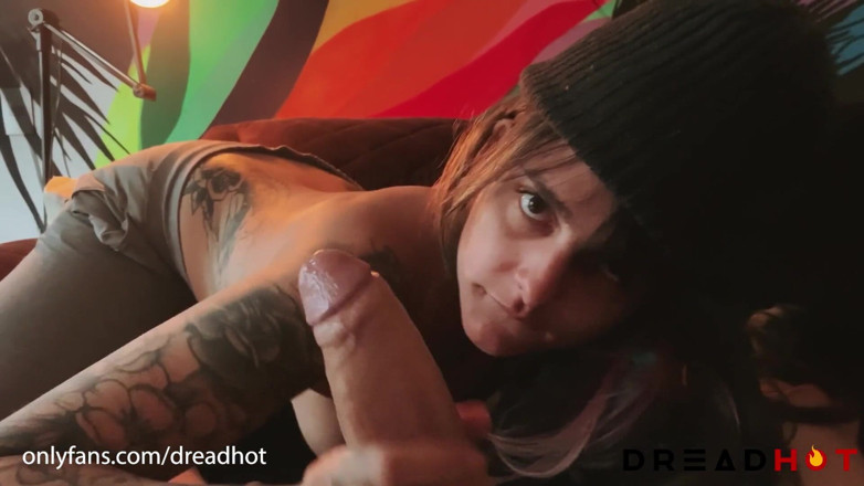 Dread Hot: Leniwe obciąganie na kanapie