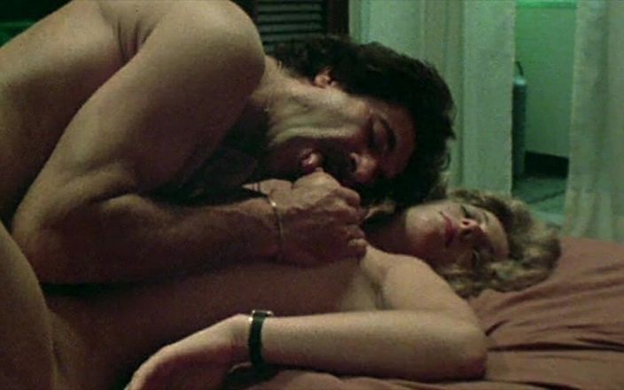 Inhonorof porn: Moana pozzi: पहले स्ट्रिपटीज़ और फिर उसकी ठीक से चुदाई