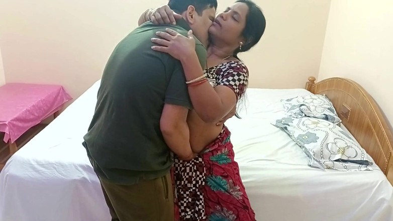 Popmini: Cute and Hot Neighbour Married Seema Bhabhi Very Horny Fuck