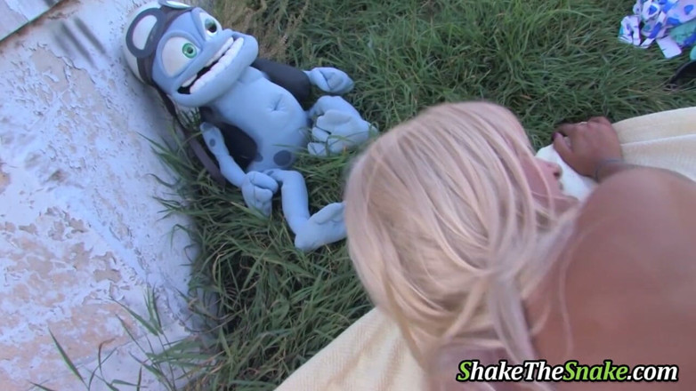 Shake The Snake: Shake the snake - des ados amateur se font baiser dans...