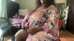 Legendary Booty Overdose: Rondborstige ssbbw vibrator spelen en stripteasing