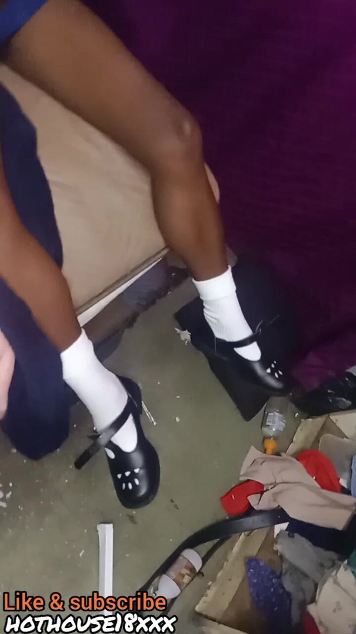 hothouse18xxx: 黑人女孩和老男人一起自慰，射在奶子上