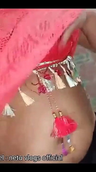 Soție indiancă sexy erotică aproape că dansează