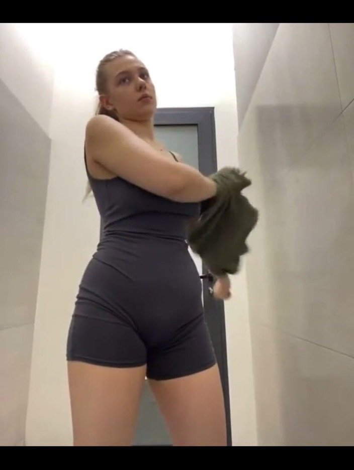 JuiceLussie: Incredible Fucking in the Gym