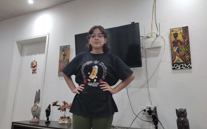 SugarPose: ENFかわいいラテン系の女の子がリモコンを取得