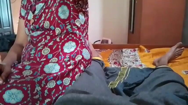 LEGSCOUPLE12: La casalinga indiana malayali donna fa sesso con suo marito...