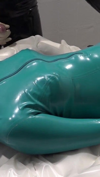 Un amateur embête une dominatrice, cou à sperme, virus de la vie