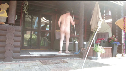 Carmen_Nylonjunge: Naturismus na dvoře 1