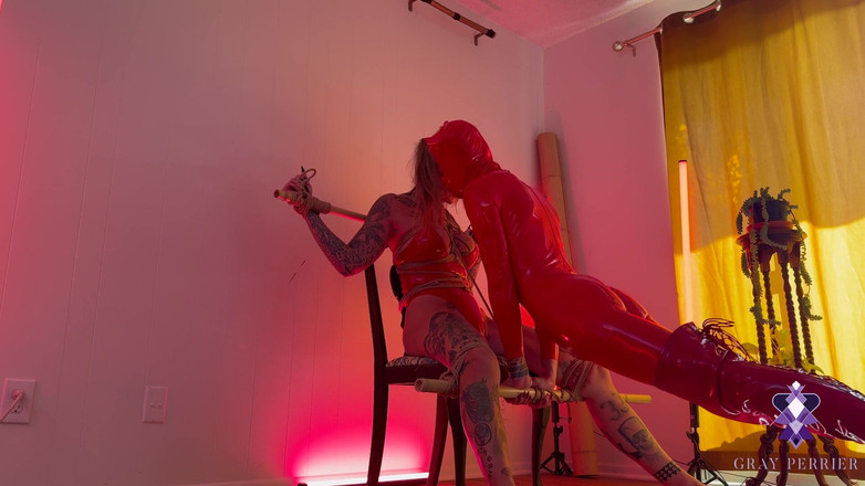 Gray Perrier: Латекс и бондаж 1 - женское доминирование в латексе транс-транс-кукла для траха