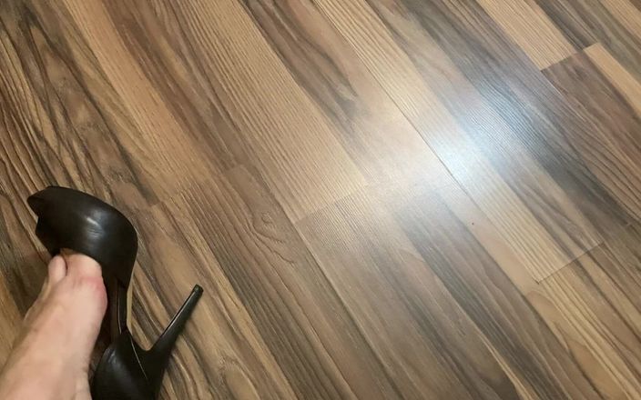 Niki studio: ハイヒールで私の足を崇拝し、あなたは奴隷