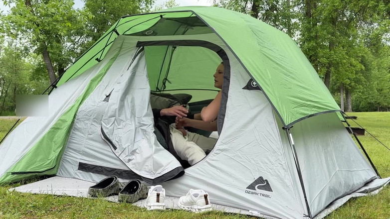 Mya Lane: Evli kadın parkta sikişirken izlenmek istiyor