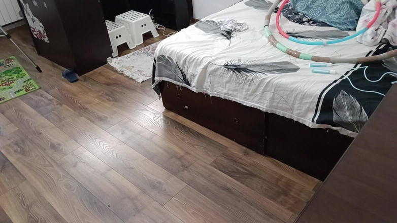 Mirsur: Sexy Ehefrau Trainiert Zu Hause Nackt.