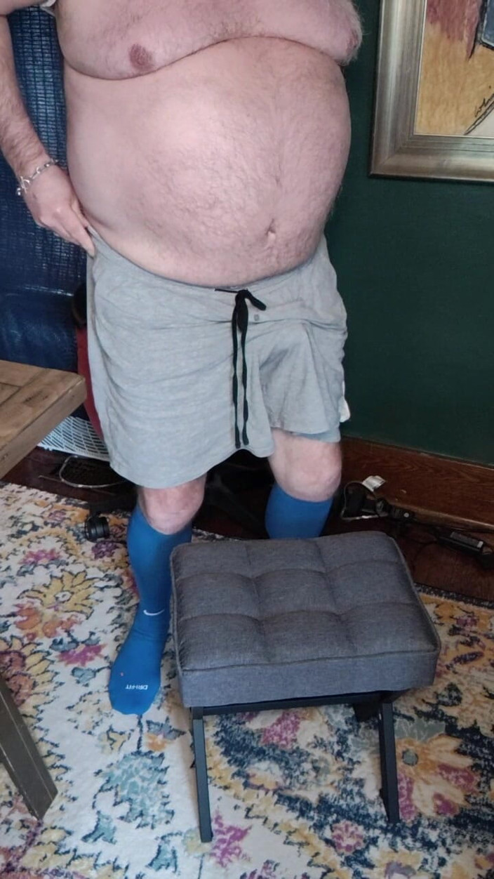 beardaddychub: Masturbando-se em Titey Whities e Long Blue Socks