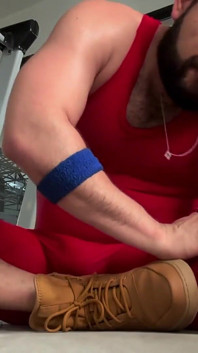 Flexing and Stretching di Gym