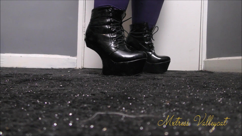 Mxtress Valleycat: Du hast nicht mehr als meine stiefel verdient