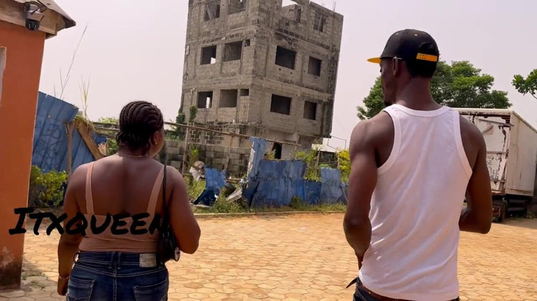 ITX_Kwin: The Pretty Young Lady I Met on the Road Stranded