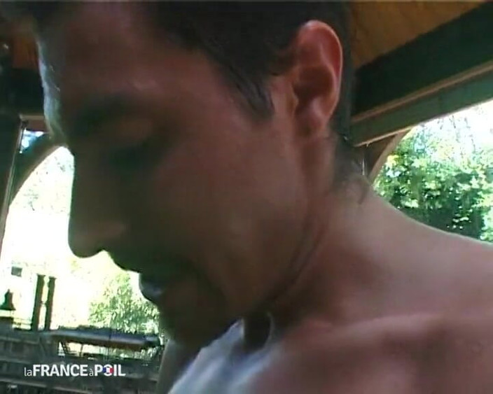 Rue Chaude: Une BBW à lunettes se fait sodomiser pour la première fois