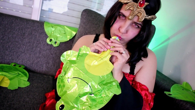 Bunny Looner: Princess kiss lagi asik dan muncrat di katak - bunny looner