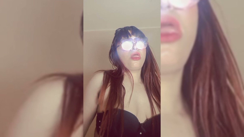 John Deivys: Video Tarian Dari Kompilasi OnlyFans Mili0069