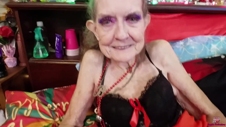 Sexy Sandra N Sir Christopher: Seksowna boże Narodzenie babcia anal jebanie