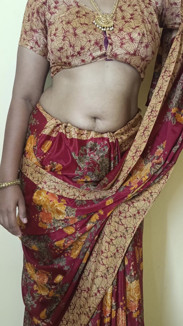Inba: Red color saree cheating Housewife 1