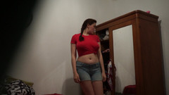 Milfs and Teens: 私の十代のガールフレンドは本当に素敵なお尻をしています