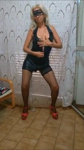 Lady Gina Mature Slut: Striptease lady Gina